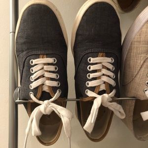 Gray ked imitation shoes